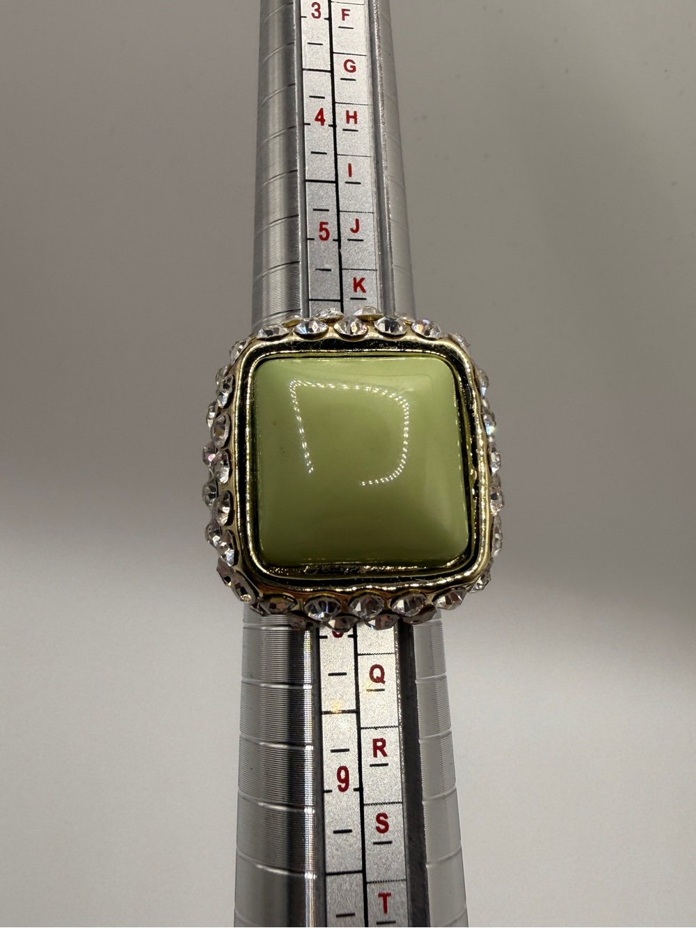 Women’s Chunky Gold Tone Cocktail Ring with Green Setting Size 7.5